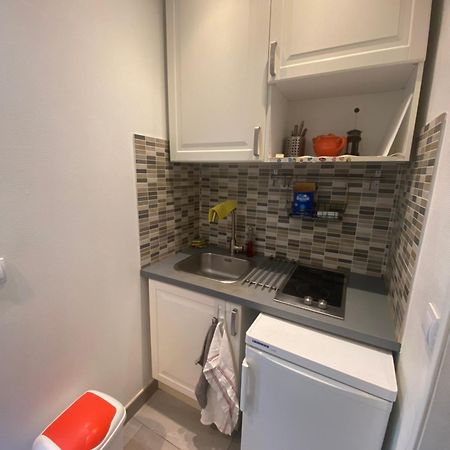 Small Studio Near Eiffel Tower باريس المظهر الخارجي الصورة